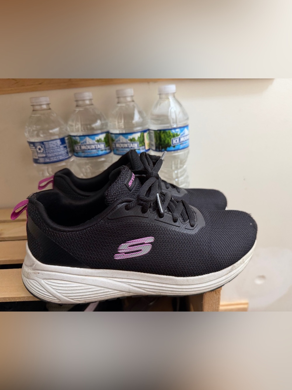Skechers Sz. 6.5